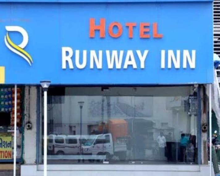 Hotel Runway Inn Ahmadabad Zewnętrze zdjęcie
