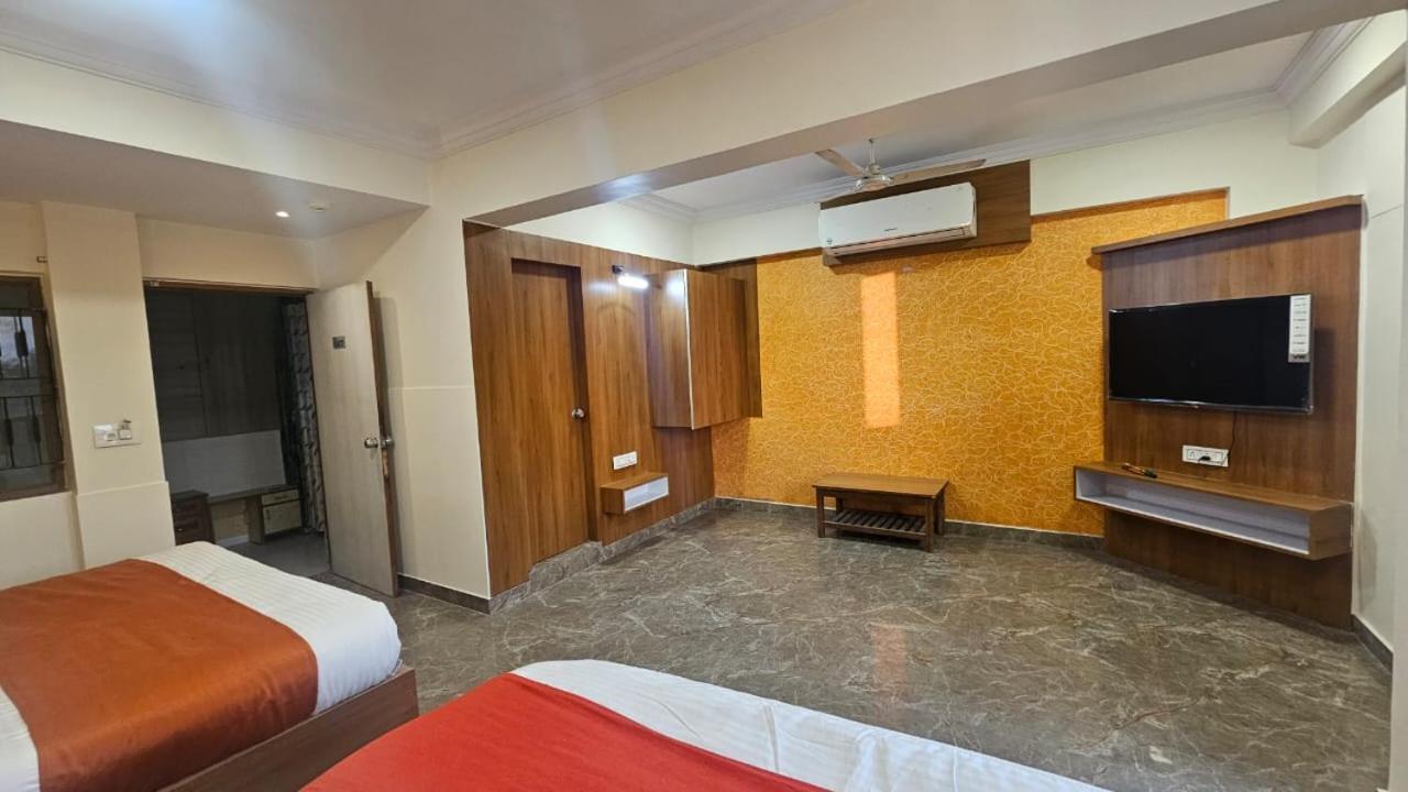 Hotel Runway Inn Ahmadabad Zewnętrze zdjęcie